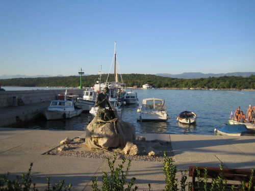 Kroatien Insel Krk Njivice Fischer Statue