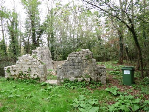 Kleine Kapelle daneben - little chapel