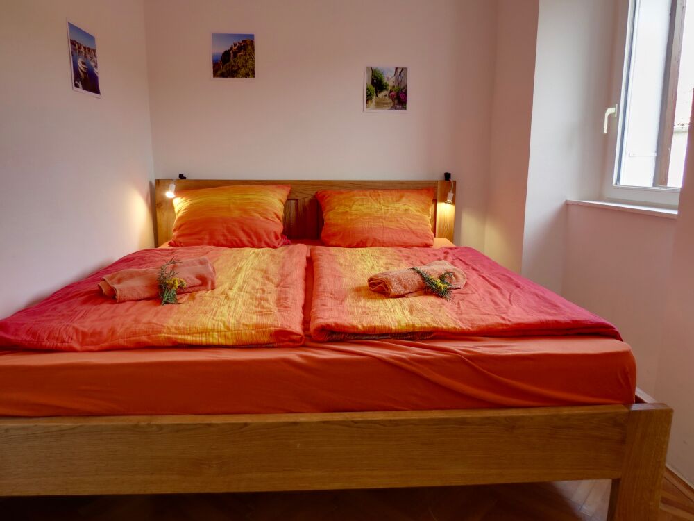 <p>kleines Schlafzimmer</p> <p>kleines Schlafzimmer</p>