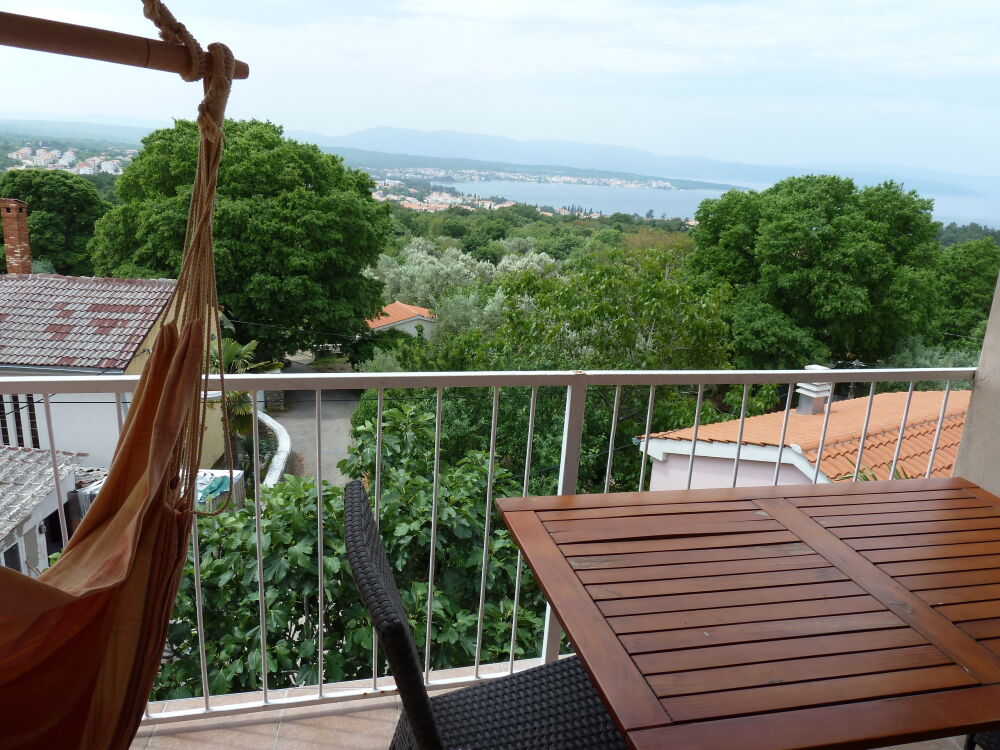 <p>2 Hängesessel oder ein Tisch mit 4 Stühlen stehen bereit für unvergessliche Sonnenuntergänge</p> <p>2 Hängesessel oder ein Tisch mit 4 Stühlen stehen bereit für unvergessliche Sonnenuntergänge</p>