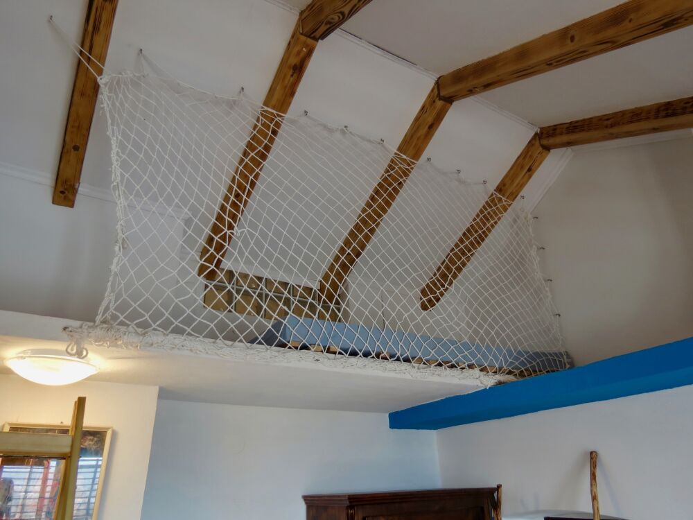 <p>Sichtbalken und Schlafnische mit Netz</p> <p>Sichtbalken und Schlafnische mit Netz</p>