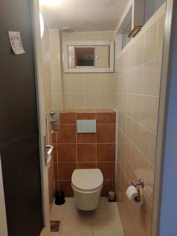 <p>separate Gästetoilette im EG</p> <p>separate Gästetoilette im EG</p>