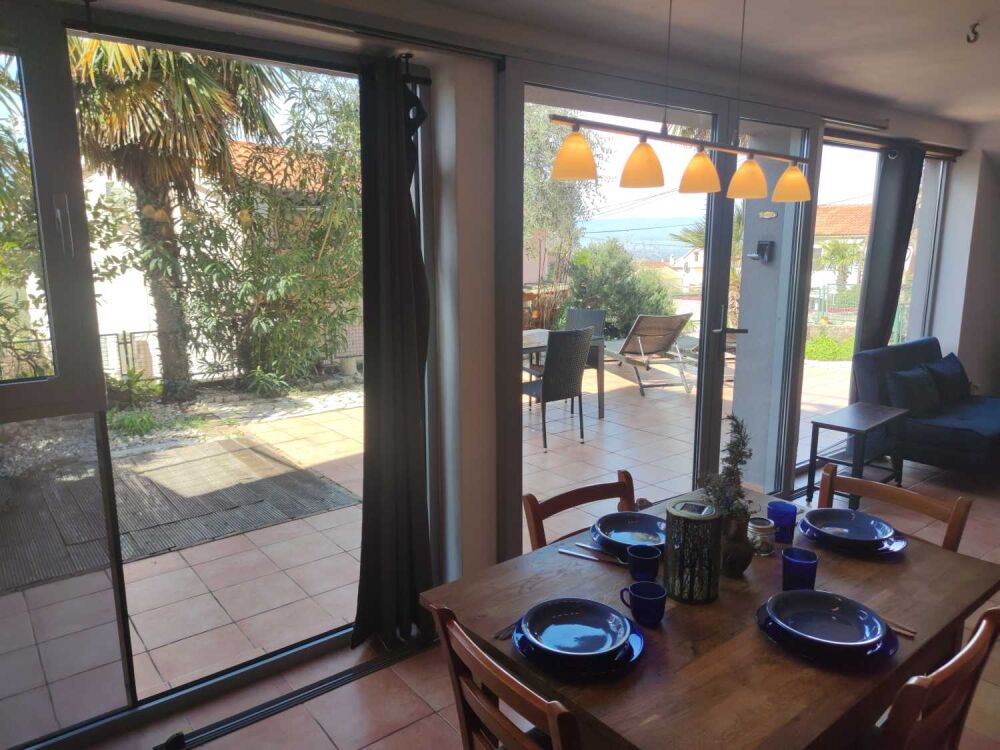 <p>Küche mit Meerblick</p> <p>Küche mit Meerblick</p>