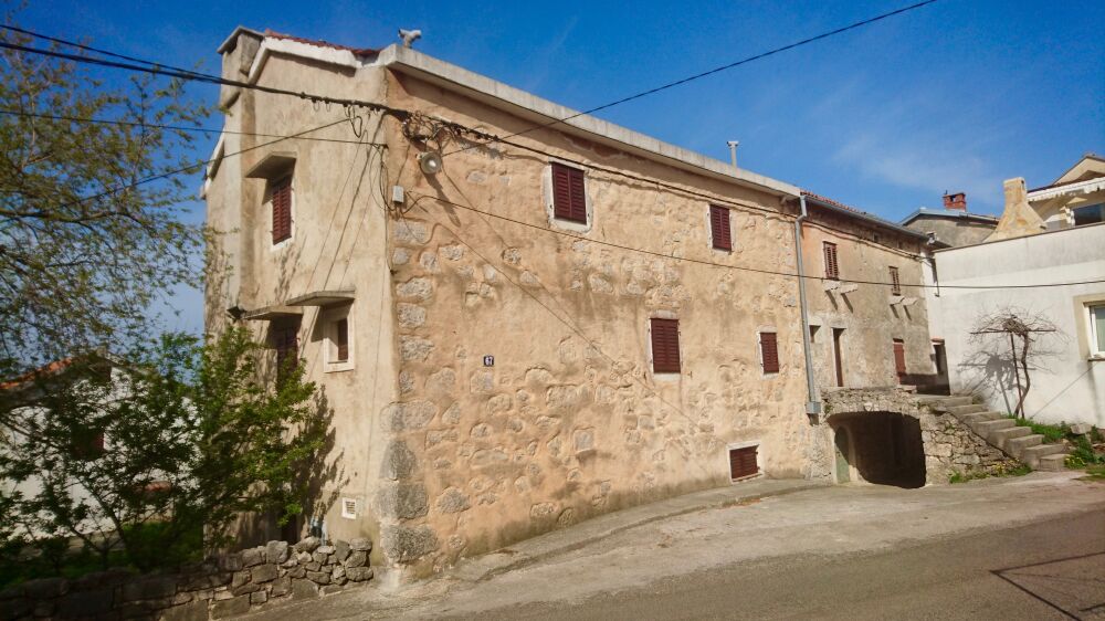 <p>Blick von der Strasse auf den Turmpalais</p> <p>Blick von der Strasse auf den Turmpalais</p>