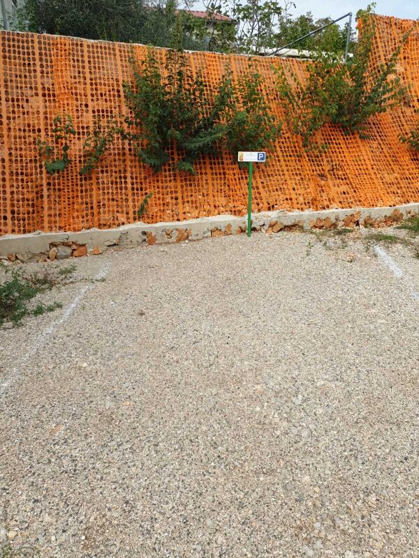 <p>privater Parkplatz hinter dem historischen Stall</p> <p>privater Parkplatz hinter dem historischen Stall</p>