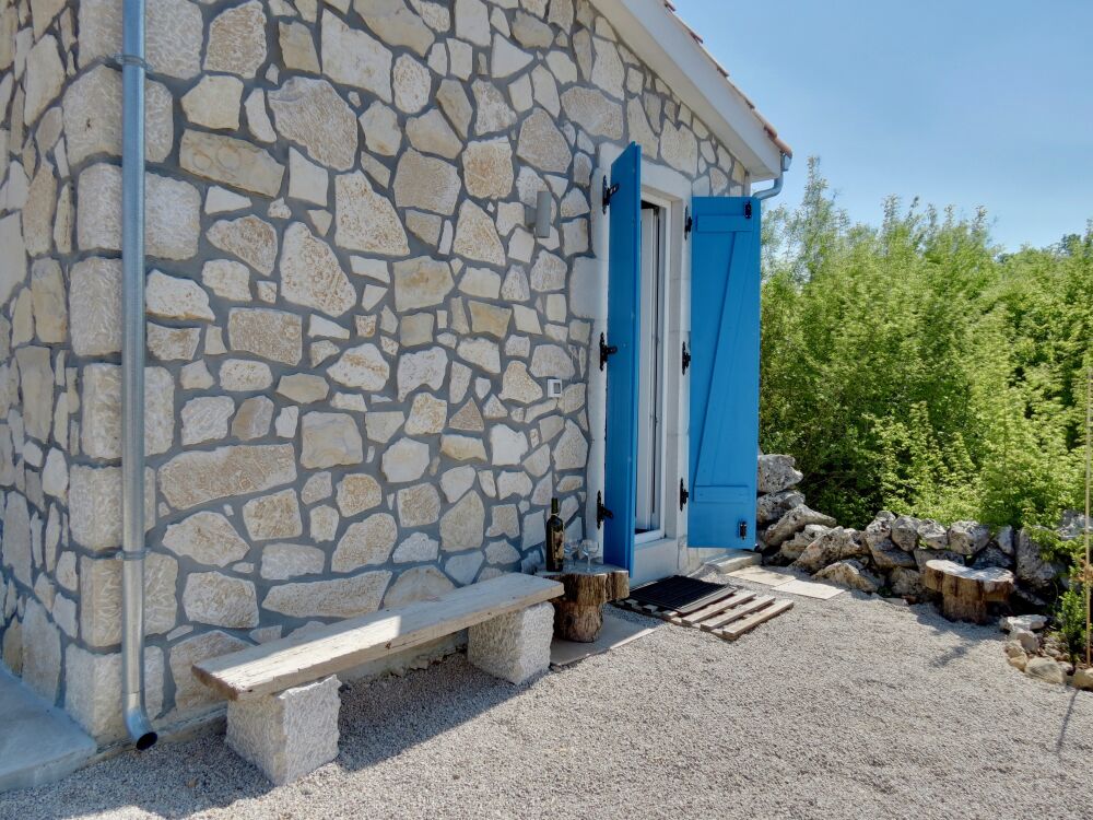 <p>Sitzbank an Stirnseite</p> <p>Sitzbank an Stirnseite</p>