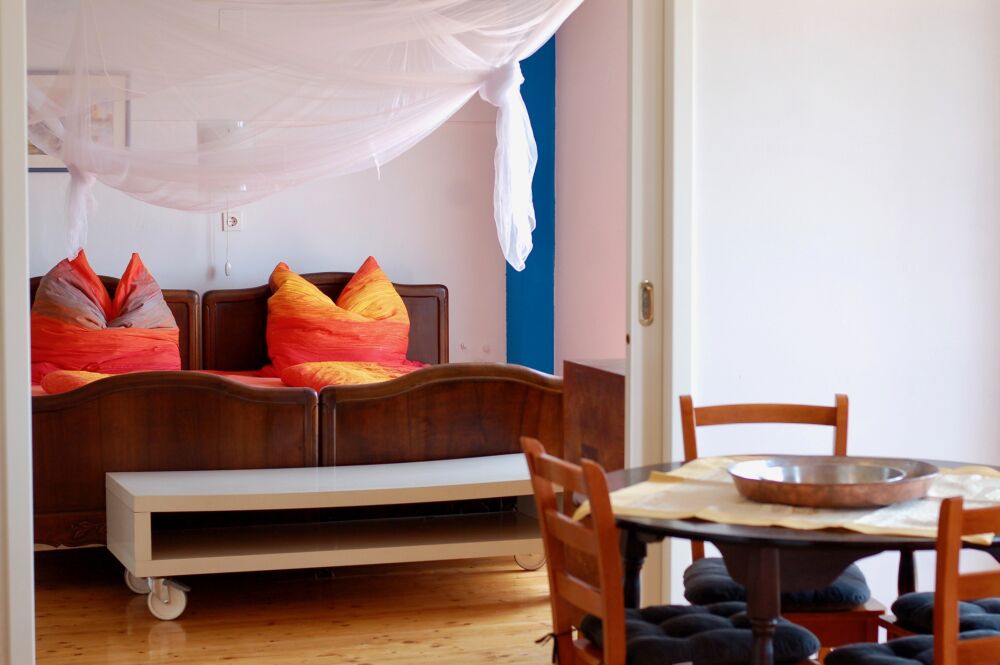 <p>Schiebtür zum 2. Zimmer</p> <p>Schiebtür zum 2. Zimmer</p>