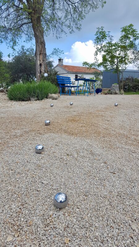 <p>Boule spielen im Garten</p> <p>Boule spielen im Garten</p>