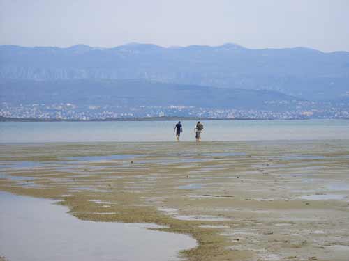 flache Bucht mit Blick auf Crikvenica